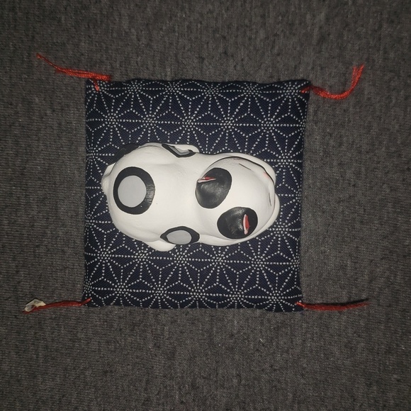 Adorable Sweet Ceramic White Black Kitty Resting on a Pretty Pillow New in Box - Picture 6 of 8